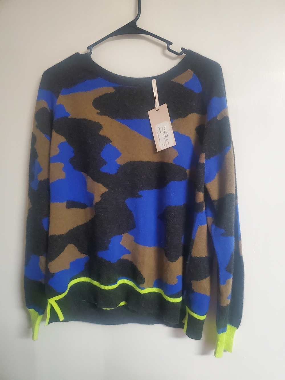 Womans Cashmere Camo Pattern Crew Neck Sweater - Blue/Black/Brown